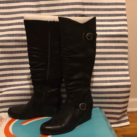 Boots - Picture 2 of 4